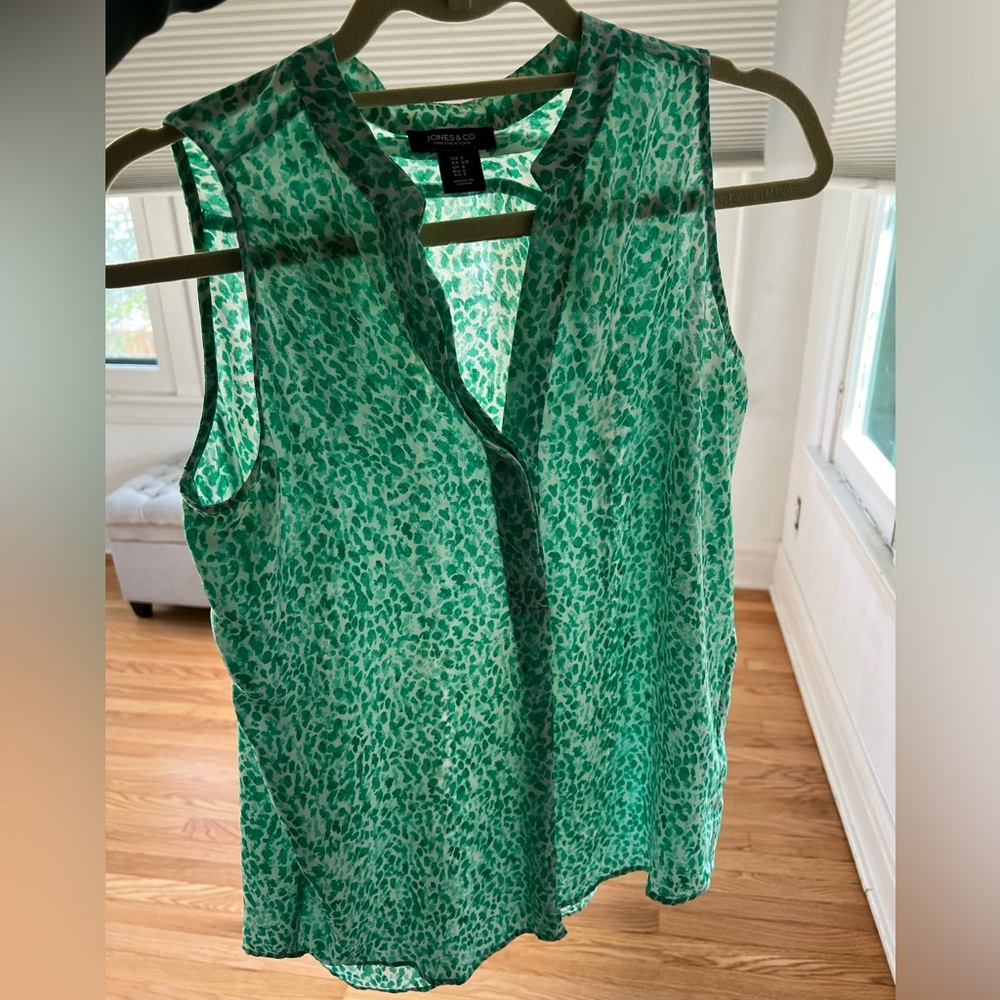 JONES New York Green White Cheetah Sleeveless Top